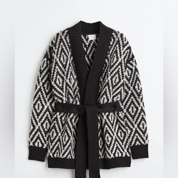 Belt Black and White Sweater - Picture 3 of 5